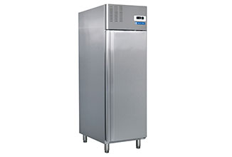 reach in type chillers/freezers